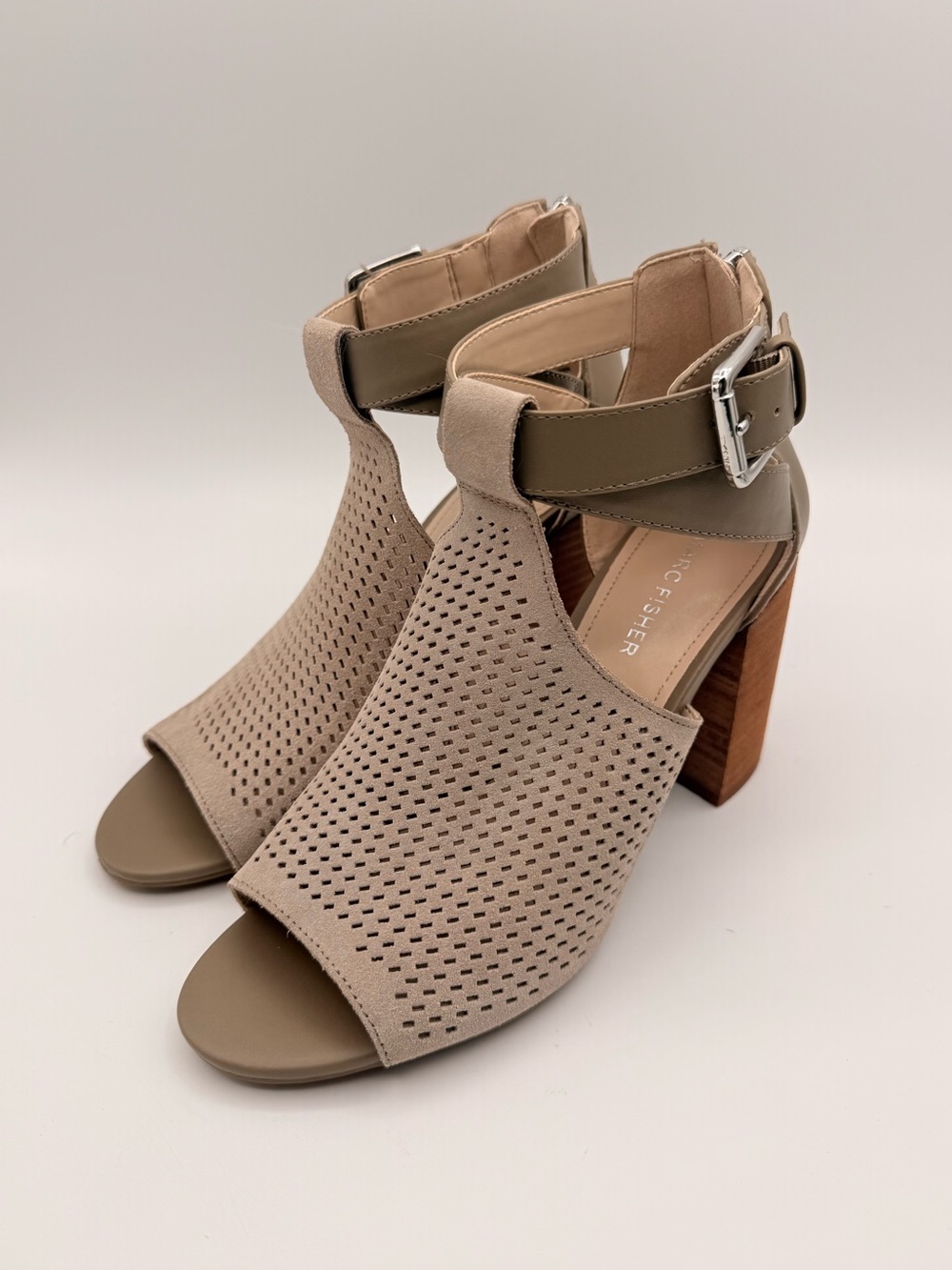 MARC FISHER Perforated Peep Toe Block Heel Sandals Taupe Women’s Size 8